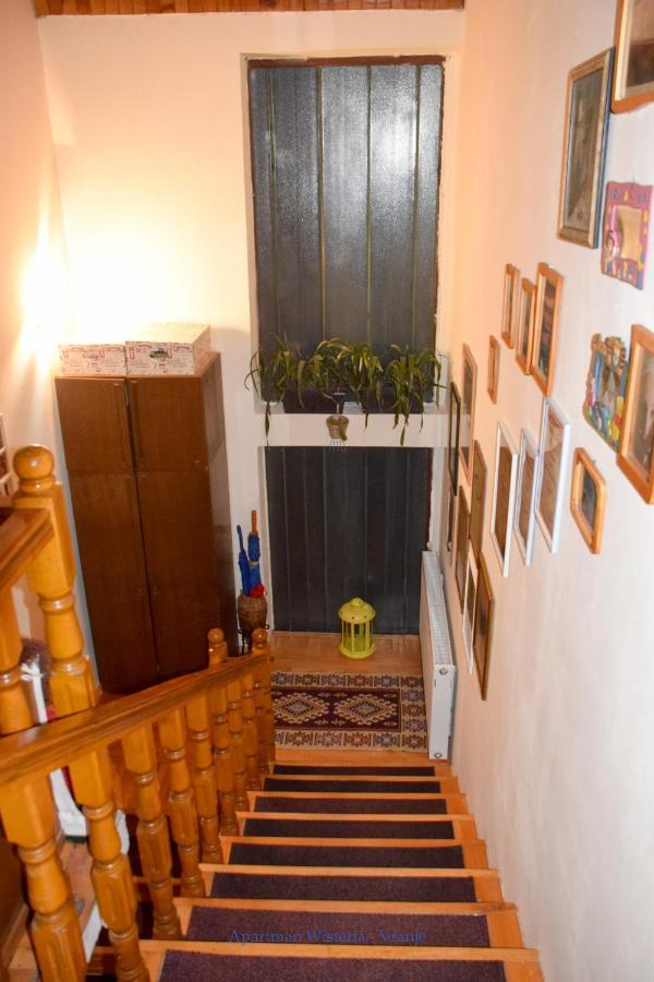 Apartman Wisteria รานเย ภายนอก รูปภาพ